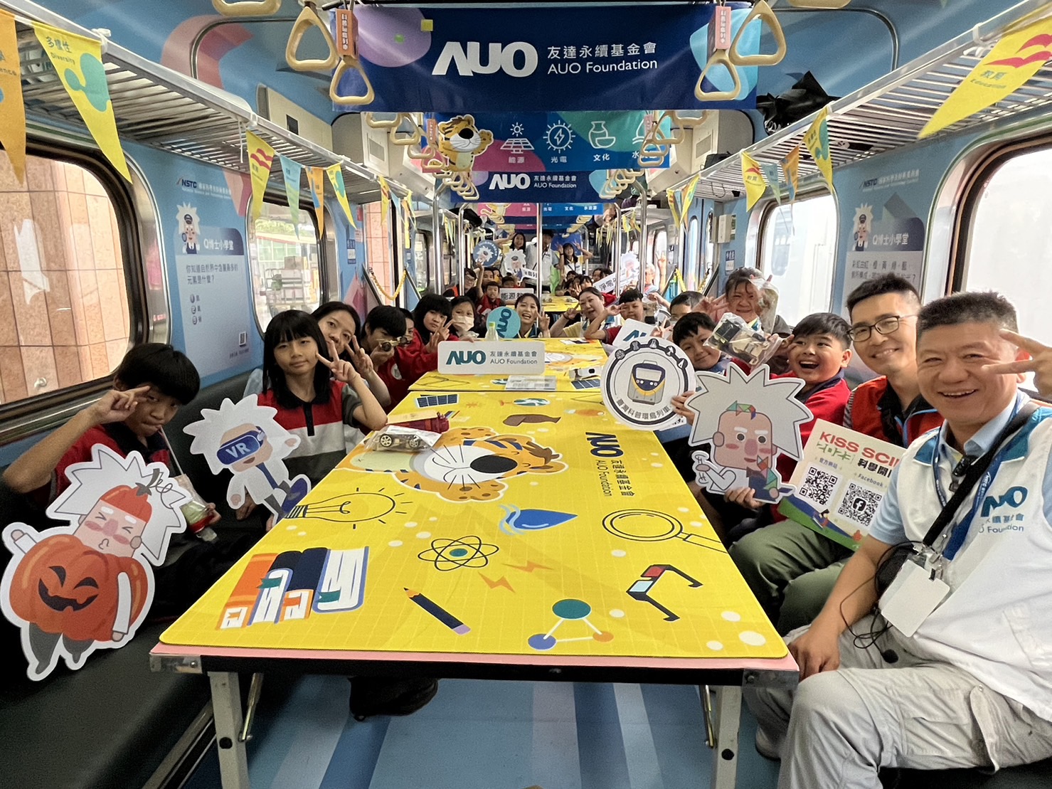 G22恒峰永續基金會參與「臺灣科普環島列車」，設計基礎科學車廂課程，以「淨零碳排和永續能源」為主題，讓學生透過創意實驗認識淨零知識，以及思考生活中的減碳行為
